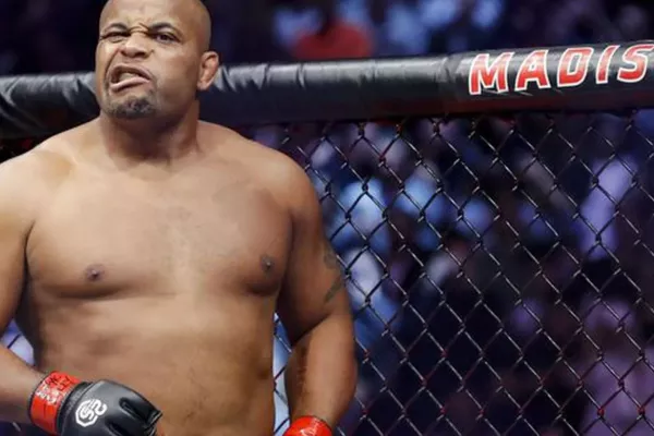 Pustili se do rvačky a letěli z pódia. Chtěl jsem ho kousnout do ucha, vzpomíná legenda UFC
