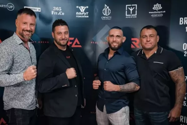 Real Fight Arena boduje! Oktagon s Novotným jen přihlíží