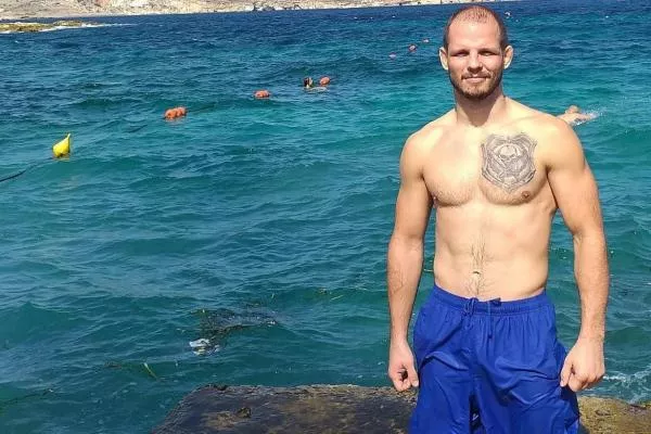 Respekt! Český ranař získal druhé KO roku. První v MMA, druhé v boxu. Tady je máte