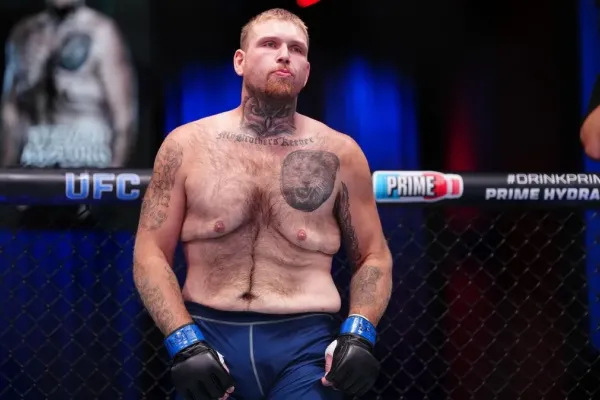 Roste nová hvězda. Bojovník vážil 238 kilo, teď se stal rekordmanem