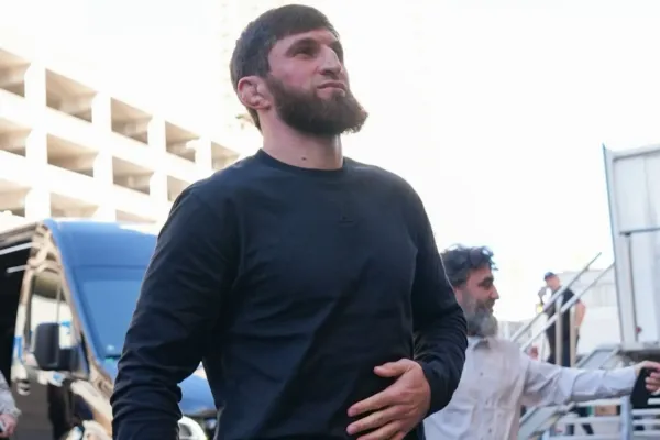 Ruský šampion UFC dostal přísné přivítání v Las Vegas. Jen opakující se bučení