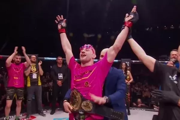 SESTŘIHY: Šampion Kozma udolal na Oktagon 32 Knížete! Mikulášek vzdal