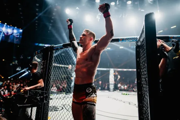 S Procházkou si poměřovali bicepsy, teď český bojovník končí. Ke kleci vezme i svého syna