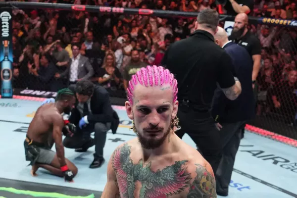 Šampion UFC vlil benzín do ohně. Jen tak dál, já v ohni žiju, kontroval vyzyvatel