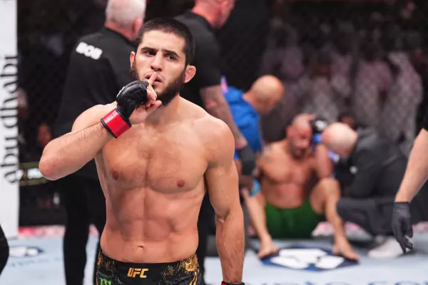 Šampion lehké váhy UFC a jeho masivní hrátky s kilogramy