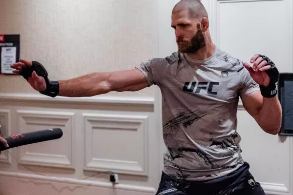 Šampioni proti sobě. Procházka v Las Vegas trénoval s králem těžké váhy UFC