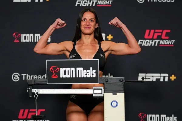 Sází na své pozadí i tvrdé rány. Bojovnice slaví další výhru v UFC