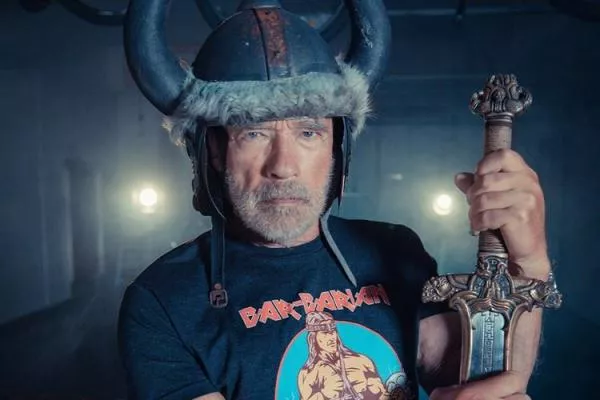 Schwarzenegger na to pořád má! V 73 letech znovu probouzí legendárního Conana
