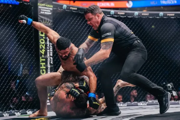 Senzace v Německu. Milionář opět padl, český tvrďák aspiruje na K. O. roku