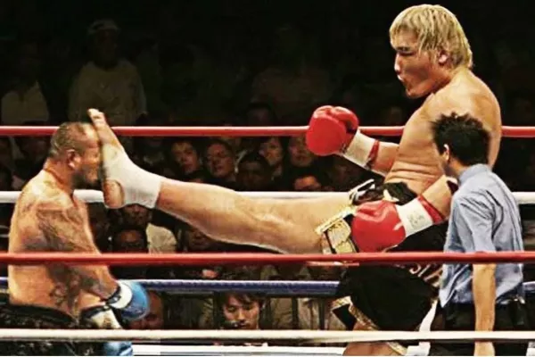 Šest obrů, kteří děsili MMA: 213 centimetrů i 279 kilo