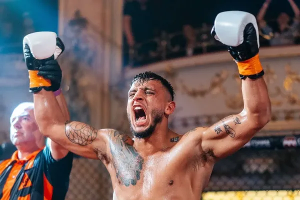 Sivák je velký fešák, je v dobré náladě jeho titulový soupeř