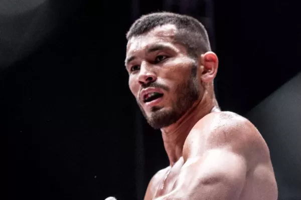 Sladké vítězství si vyžádalo svou daň. Muradov musel na operaci