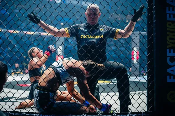 Slovenka v Oktagonu sežrala veteránku UFC. Byla bez šance