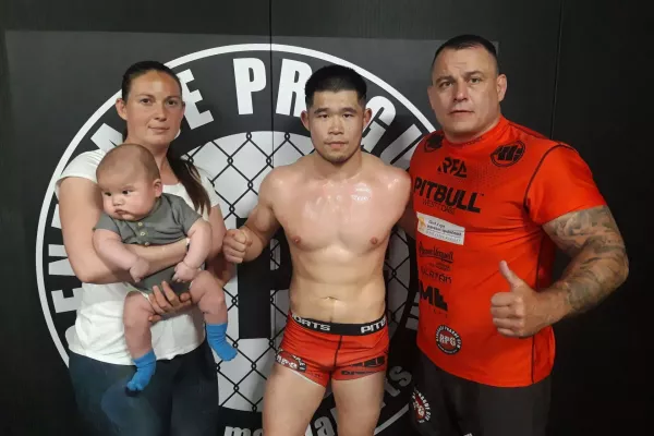 Směr UFC! Lukáš dřel jako kůň, říká český trenér o čínském bojovníkovi