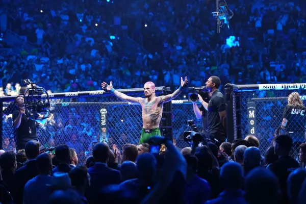 Sotva usedl na trůn UFC, rád by jej opustil. Hvězdný Američan plánuje knokautovat neporaženého krále boxu