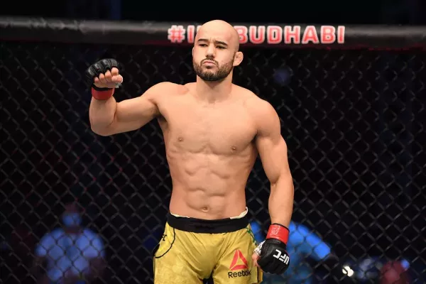Současného šampiona UFC skolil luxusním kolenem, porazil i legendu. Brazilec se ale rozhodl skončit