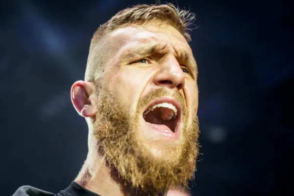 Soupeř prý bude brečet. Jsem v každém aspektu boje lepší, říká Pirát