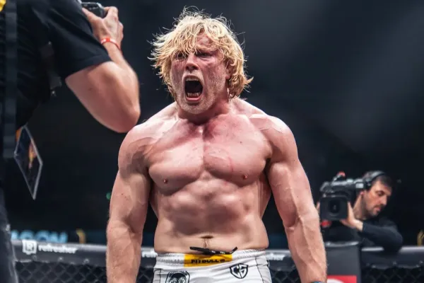 Špičková záplata po zraněném Neandrtálci. Fleury si neodpustil pichlavou poznámku