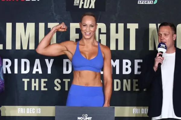 Svět poznal novou královnu. Jednačtyřicetiletá boxerka získala titul