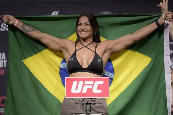 Ta, která je vidět a v UFC vítězí. Brazilka se nestydí, užívá si život