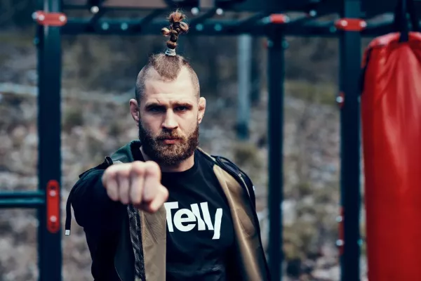 Ten chlap vidí smrtící údery a instinktivně po nich jde, chválí Procházku bývalý šampion UFC
