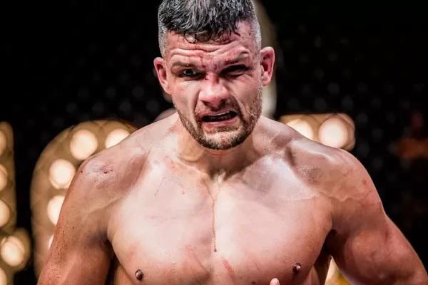 Titulové KO ve Žlutých lázních a nečekaný proslov legendy po těžké řežbě