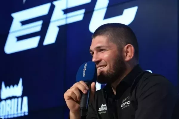 Tohle je legenda těžké váhy MMA, ukazuje Khabib na další možnou hvězdnou posilu EFL