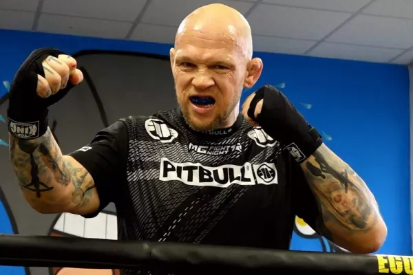 Totální změna! Obr vážil 160 kg a měl problém vyjít schody. Teď se chystá na tvrdou premiéru