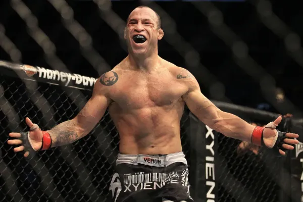 Tvář má zničenou k nepoznání. Rvačka v ringu se na veteránovi UFC podepsala