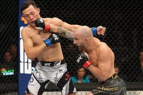 UFC 273: Šampion rozbrečel zombie, Sterlinga zase vybučeli. Vlk se nadřel