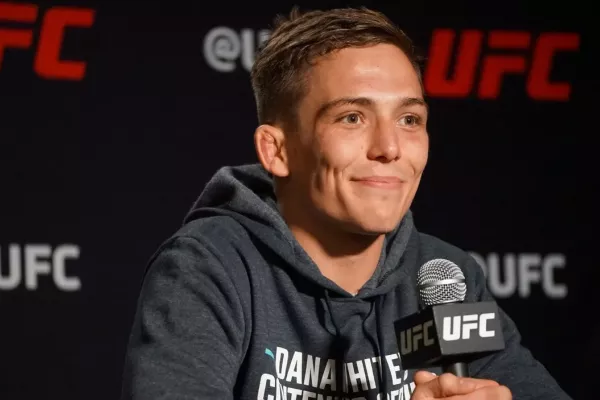 UFC přijalo nejmladšího bojovníka, šéfa nadchl parádním knockoutem