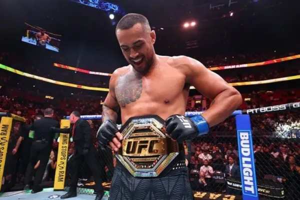 Ulberg, chudý příbuzný mezi šampiony UFC. Procházka ho v jednom bodě drtí