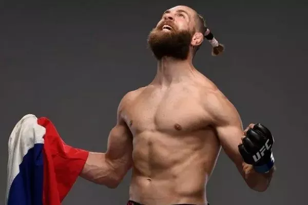 Úspěch s českou stopou! Procházka oslnil UFC
