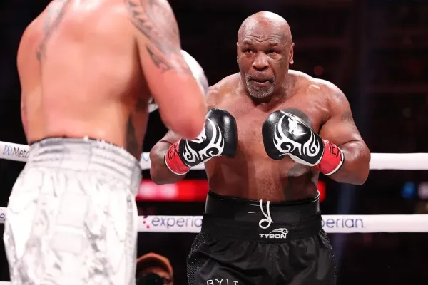 V 60 letech do ringu. Matador Tyson vyzve neporaženou legendu