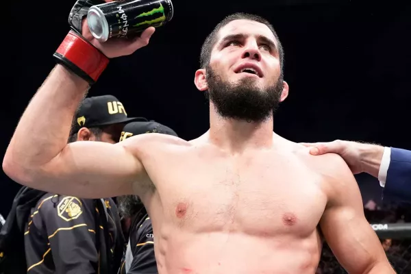 V UFC to vře. Jsi zbabělec a pokrytec, zaútočila superstar na krále bez titulu