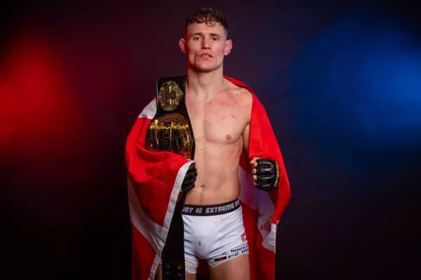 V nemocnici nemohli uvěřit tomu, co viděli, řekl zraněný šampion Oktagonu. V obličeji měl díru