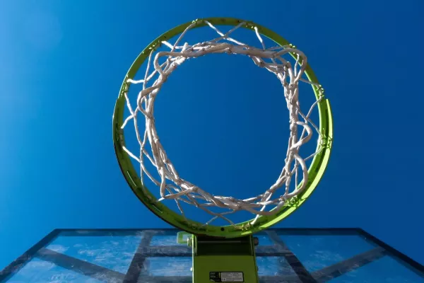 VIDEO: Basketbal a MMA jako jeden sport. Nová bizarnost