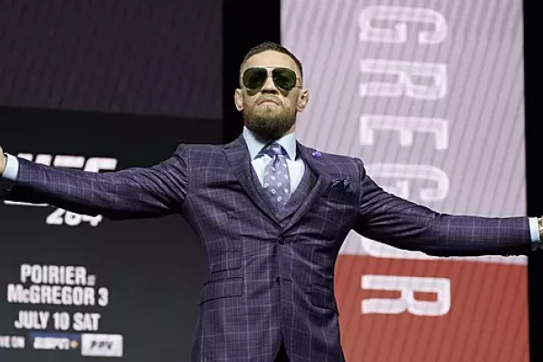 Velký návrat do UFC se zatím nekoná. Zápasník McGregor míří do Hollywoodu