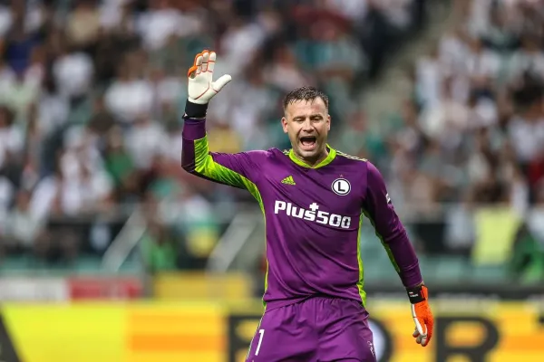 Z fotbalové branky do klece. Legendu by zlákala do boje tučná suma