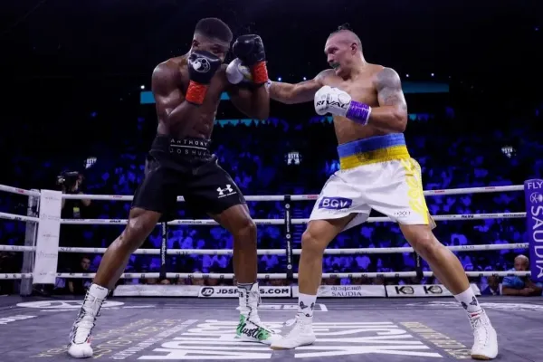 Z rivalů se stali parťáci. Joshua začal drtit formu s Usykem