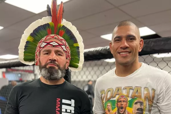 Za kamennou tváří se skrývá duše komika. Šampion UFC baví fanoušky netypickým způsobem