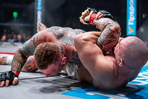Zařvat bolestí v MMA znamená vzdát. Zbytečně bych mu urval ruku, řekl vítěz