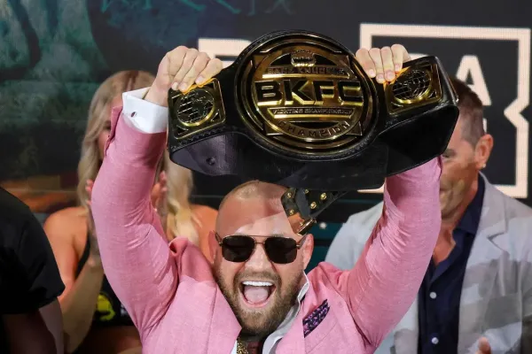 Životní moment: Tomáš Meliš se po výhře v BKFC dočkal uznání od McGregora