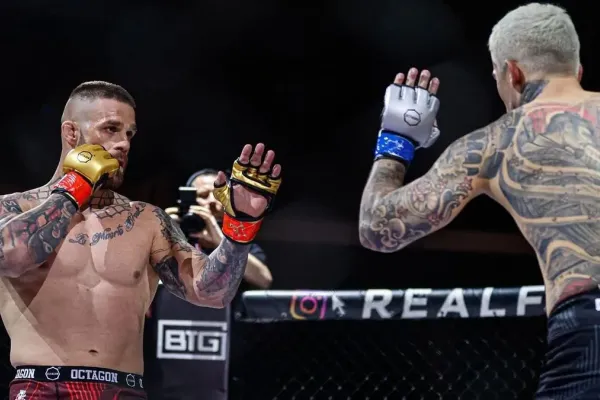 Zkrat slovenského bojovníka. Po zápase si to šel vyřídit s divákem