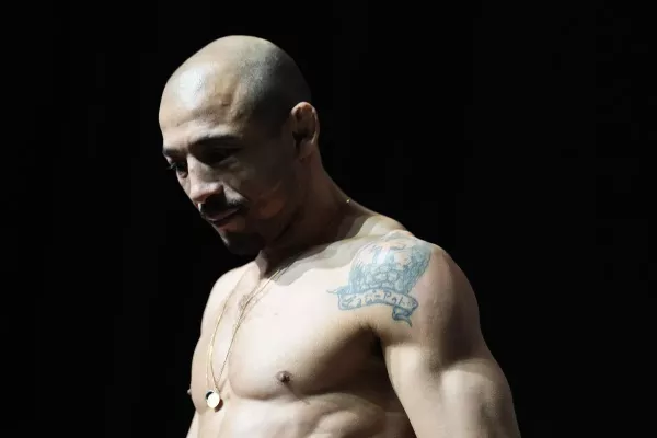 Zlodějna, běsnili fanoušci. Legenda UFC po prohře ukončila kariéru