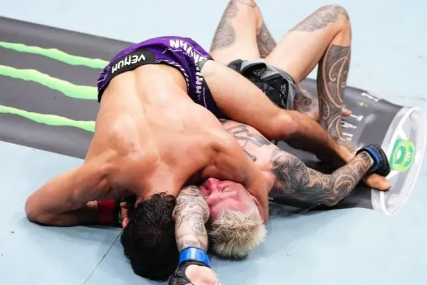 Zničil soupeři obličej a řekl si o titul. Jsem nejlepší na světě